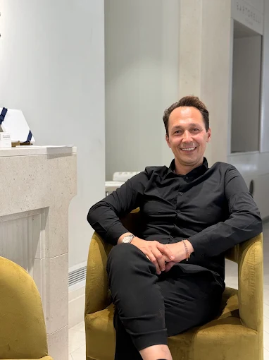 Simone Bartorelli, Founder and CEO of Bartorelli, seated in the Piazza di Spagna salon